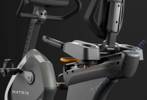 Горизонтальный велоэргометр Matrix Performance с консолью GT LED
